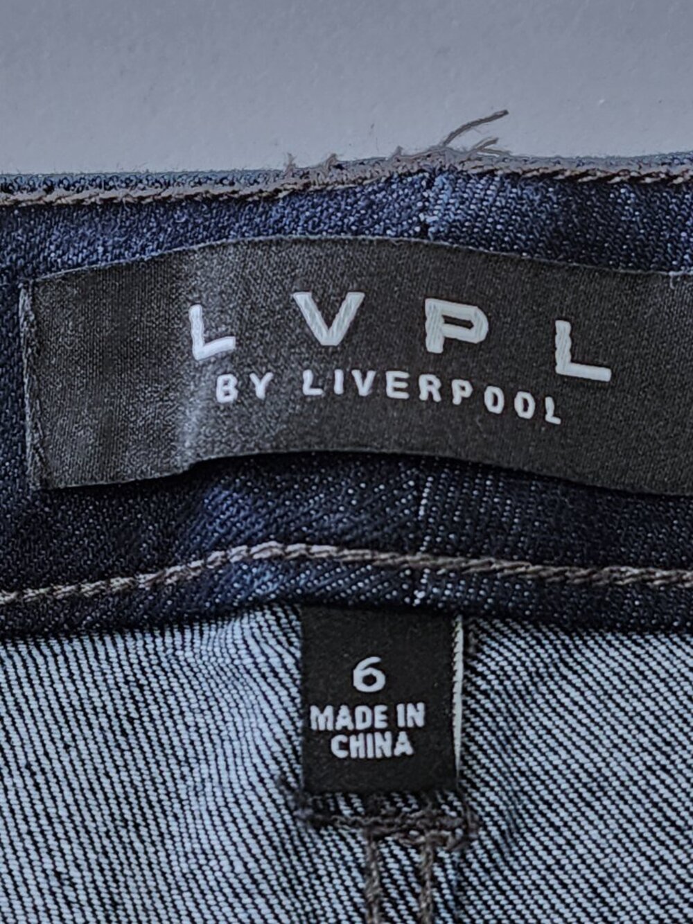 Liverpool Los Angeles High Rise Straight Jeans 28 Dark Wash NWT - Picture 3 of 9